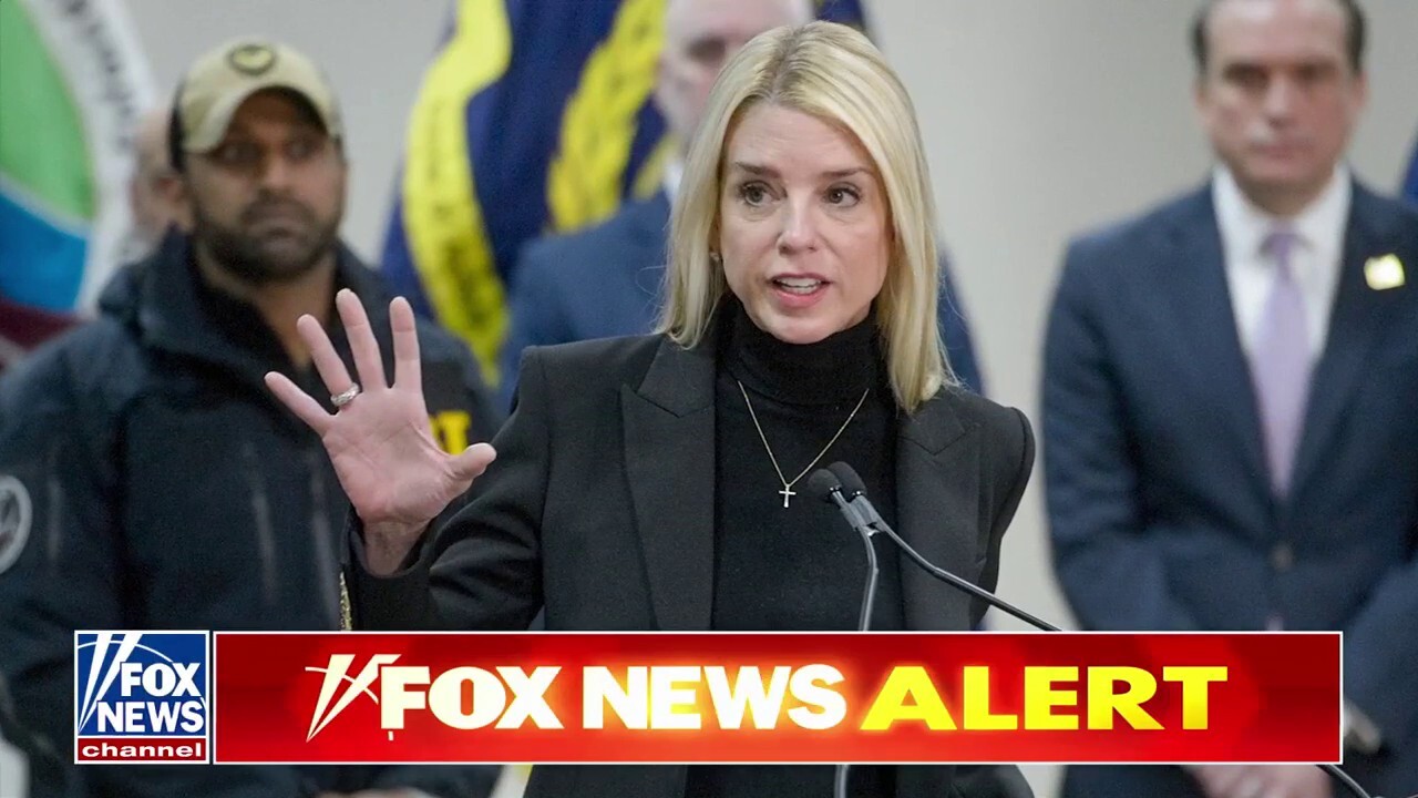 Anarchist arrested for alleged $45K hit on Pam Bondi, FBI says Anarchist arrested for alleged $45K hit on Pam Bondi, FBI says