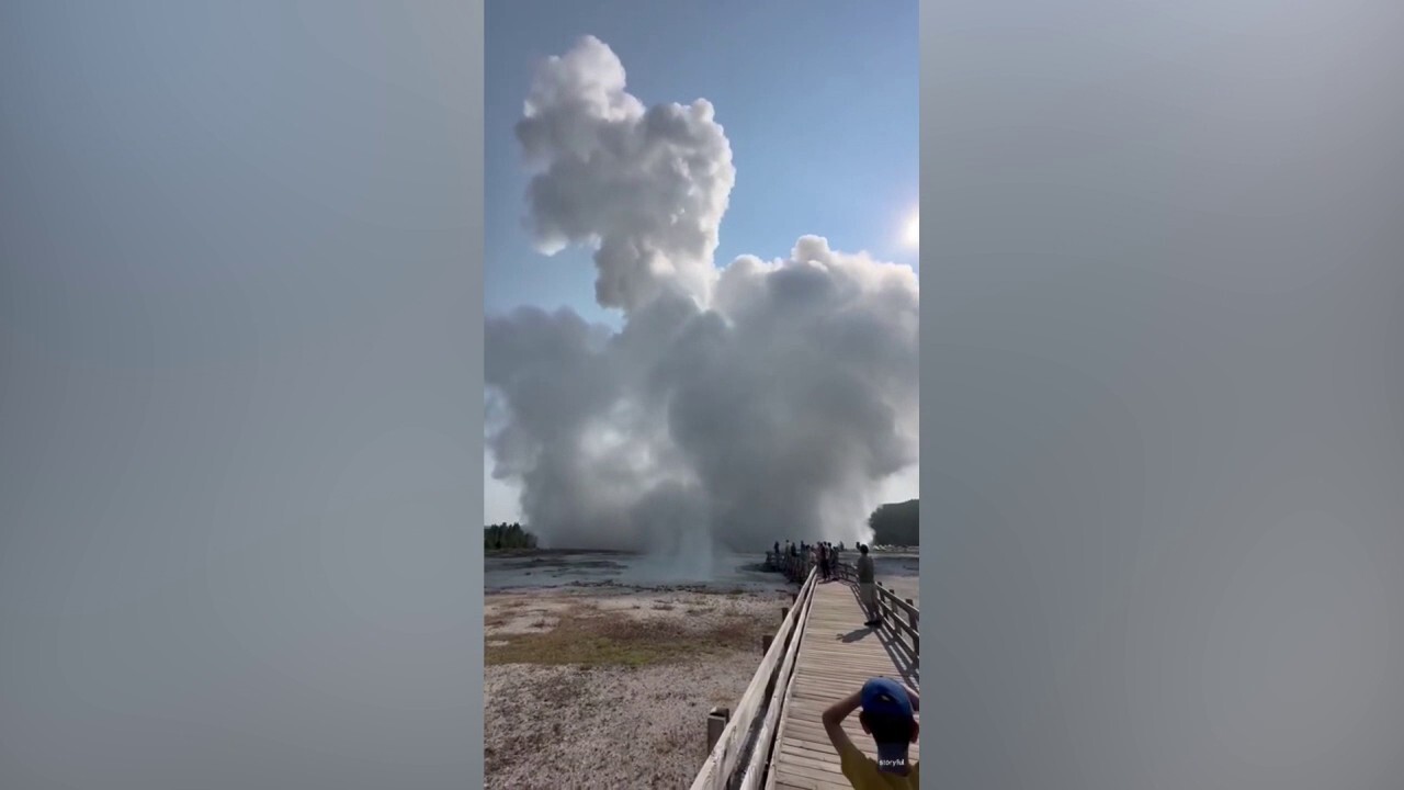Tourists run away as Yellowstone explosion blasts debris, smoke in air