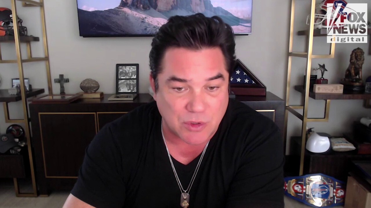 Dean Cain says putting Alec Baldwin behind bars doesn't do anyone 'justice'