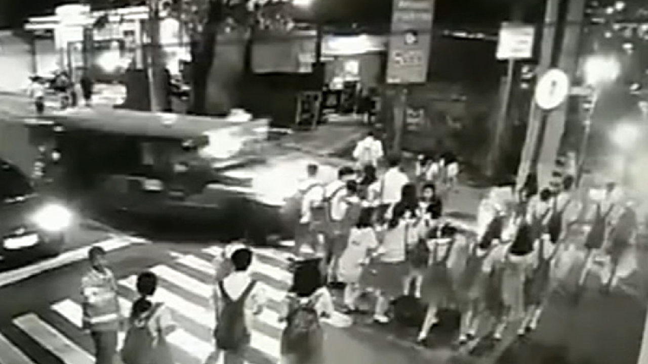 Warning, graphic content: Jeepney plows through students, killing at least one