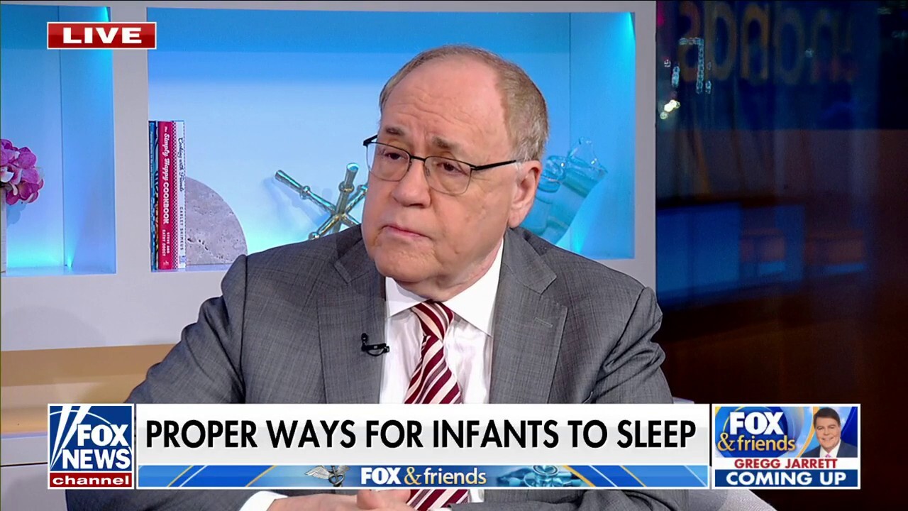 Разрешаването на бебетата да спят извън своите креватчета или специални