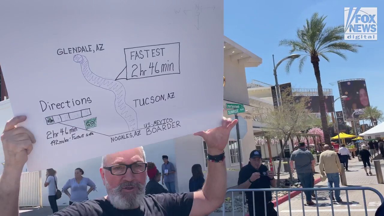 Arizona man brings handmade map of southern border to Harris campaign rally