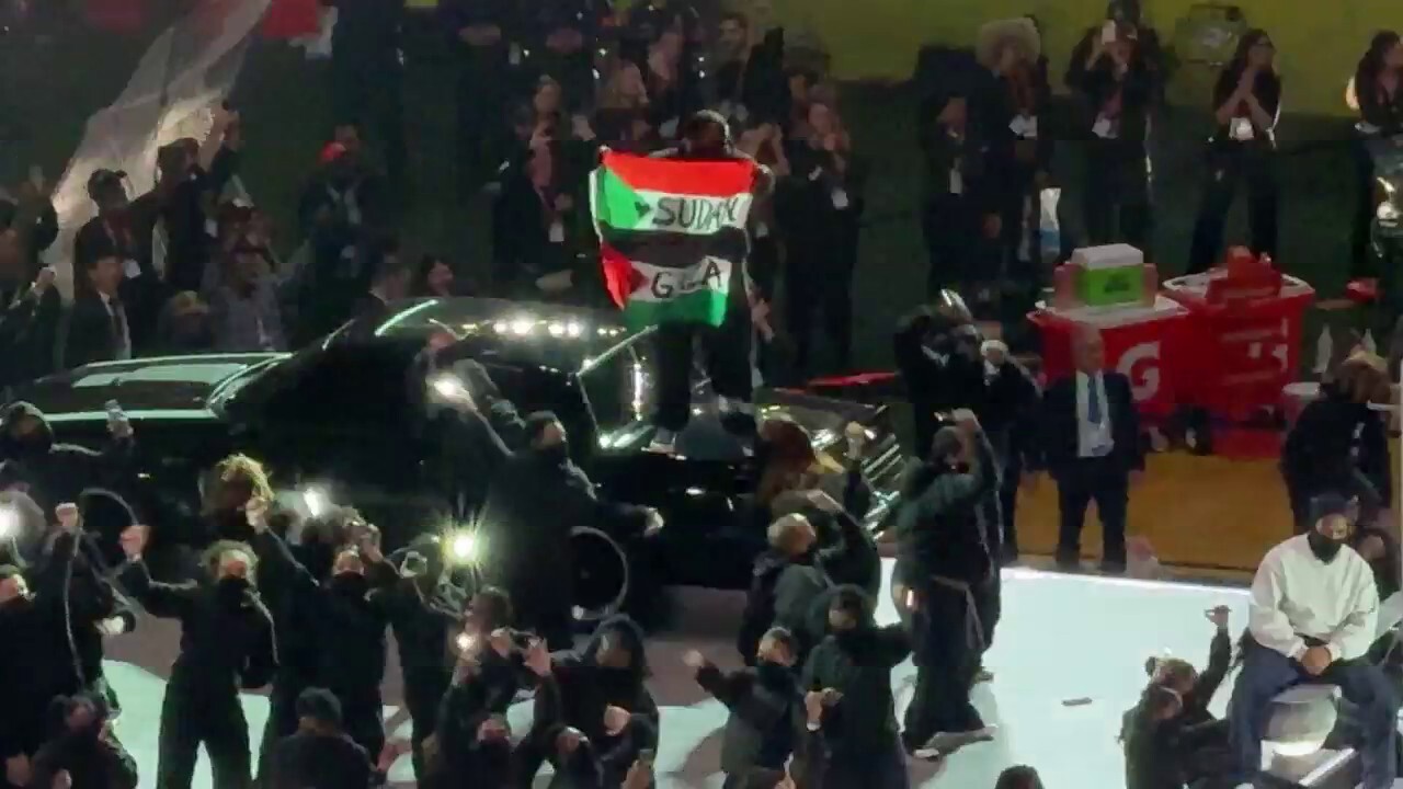 Super Bowl security tackles man holding flag in support of Palestinians, Sudanese