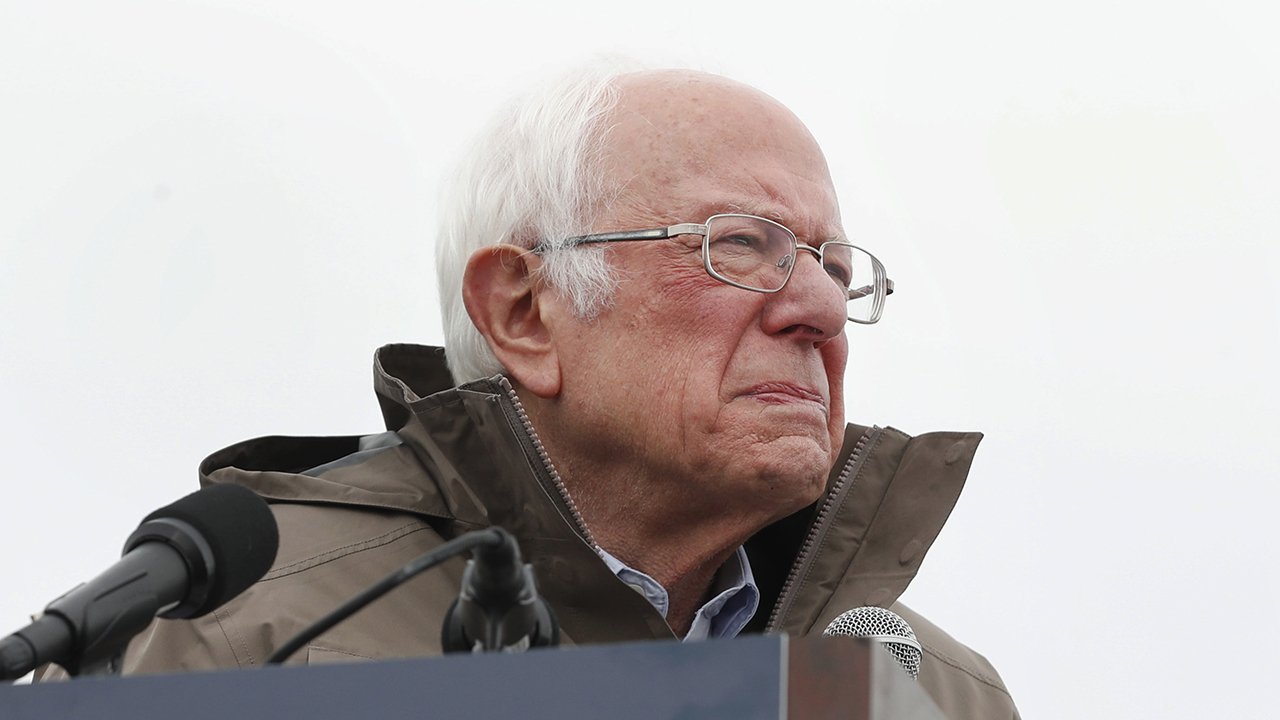 Is the Democratic establishment teaming up to take down Bernie Sanders?	