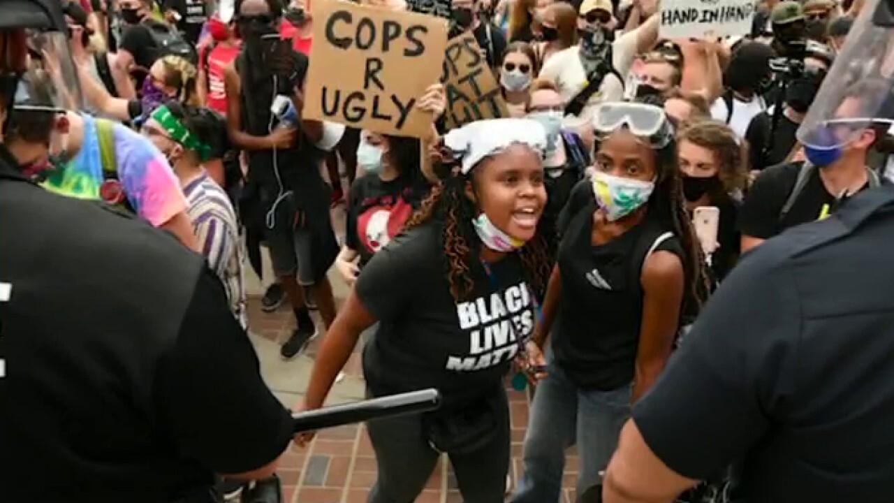 Antifa targets pro-cop rally goers in Denver	