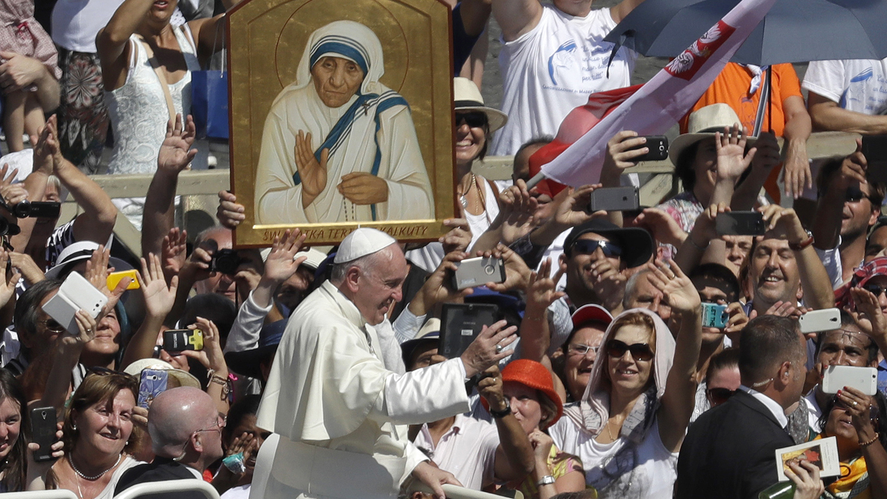Mother Teresa declared a saint by Pope Francis 