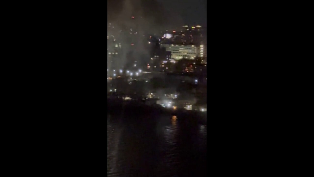 Експлозия в подстанция Бруклин предизвика кратко прекъсване на електрозахранването в