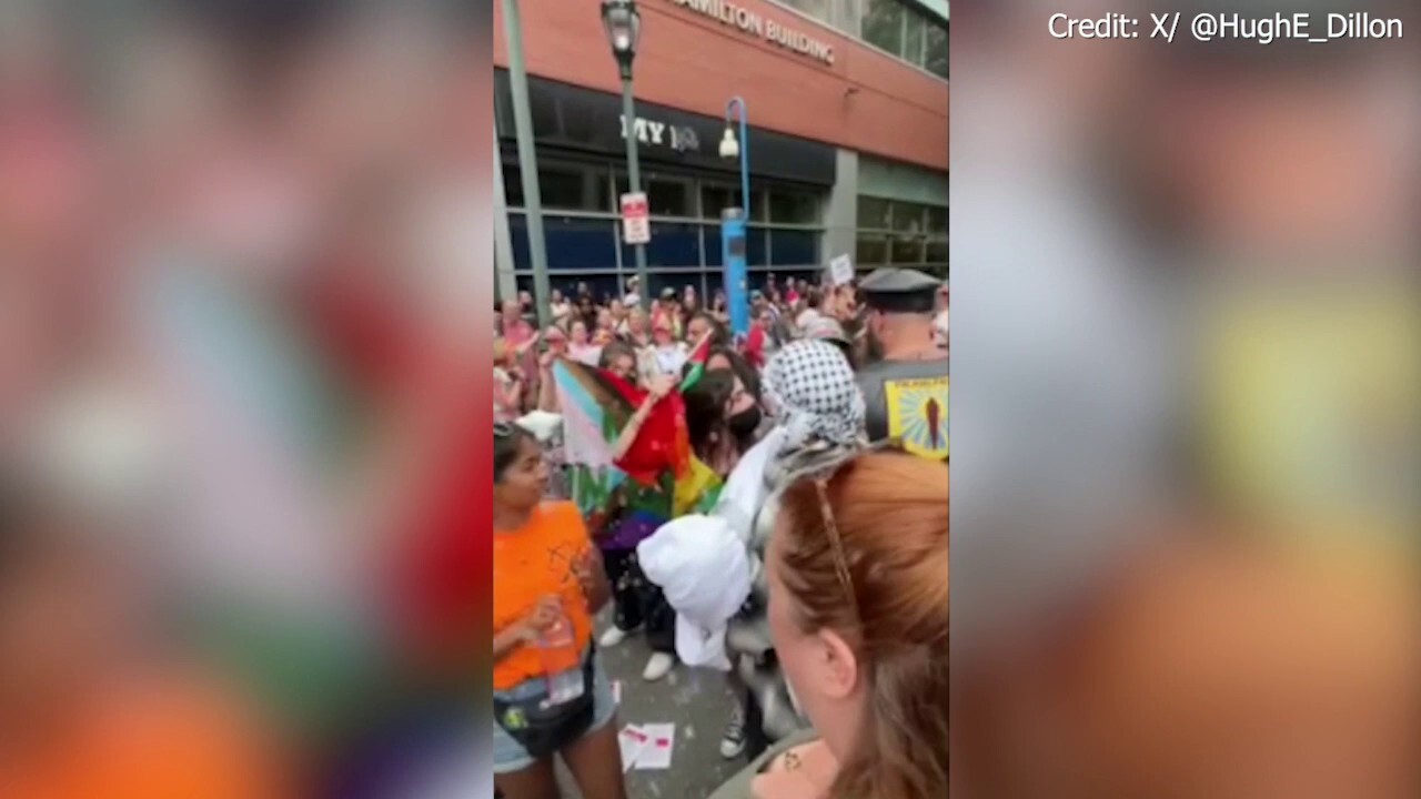 Антиизраелски демонстранти, видяни на видео, спиращи парада на Филаделфия