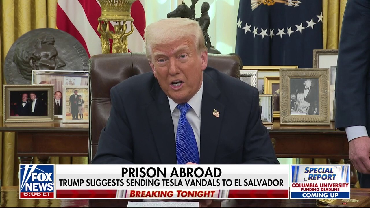 Trump argues he has authority to deport migrant criminals