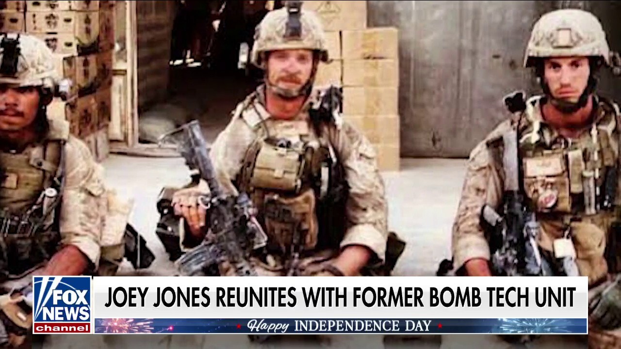 Johnny 'Joey' Jones reunites with former unit at Camp Pendleton