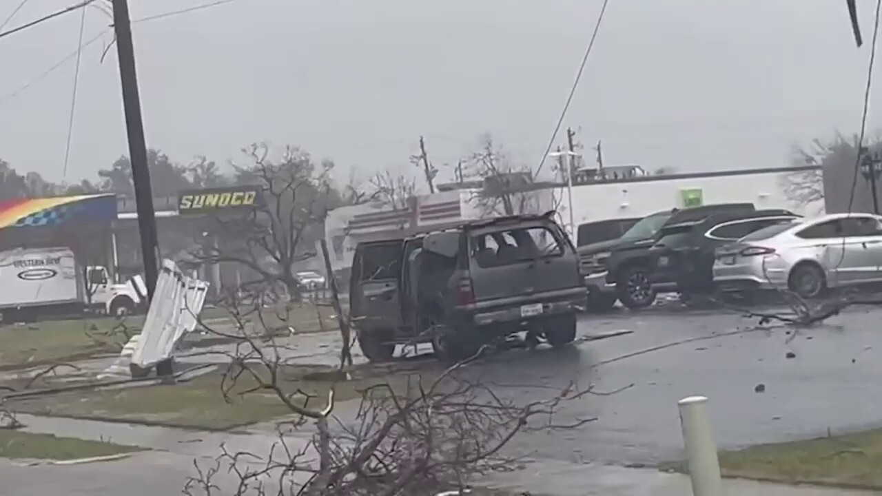 Texas tornado footage shows wreckage: 'This car got thrown'