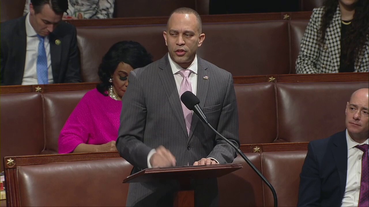 Hakeem Jeffries blasted for saying GOP does not want kids 'to learn about Holocaust'