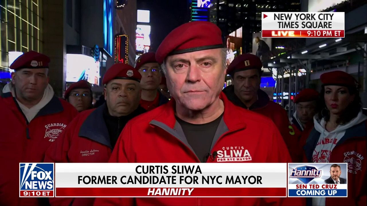 Къртис Слива критикува кмета на Ню Йорк за шокиращата атака на мигранти срещу NYPD