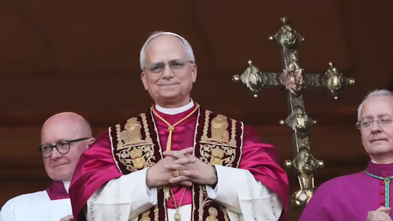 Después de hacer historia como el primer papa estadounidense, todos quieren saber: ?quién es Papa León?XIV? Además, Joe Biden en plena gira de venganza, y sorprende a todos con su aparición en “The View.”?