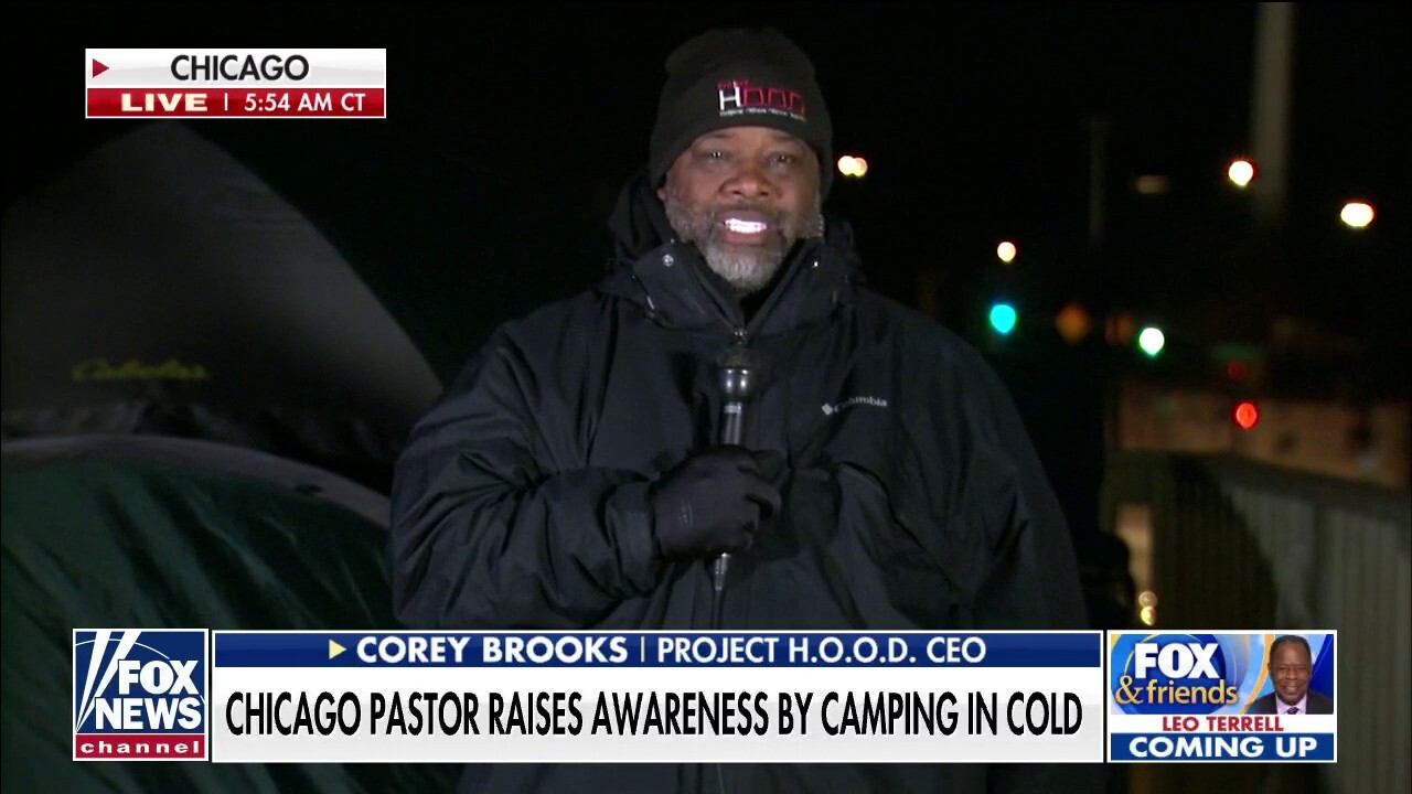 Chicago pastor sleeps in cold for 100 days to fight crime: 'The core of the problem is value'