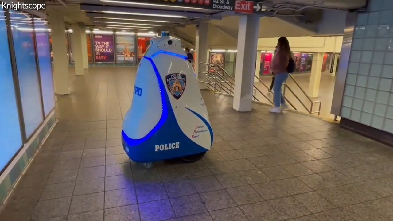 Борещият се с престъпността AI Robocop държи под око ездачите на метрото в Ню Йорк