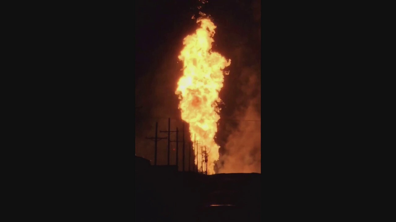 Газопровод в Оклахома Panhandle избухна във вторник вечерта изстрелвайки пламъци