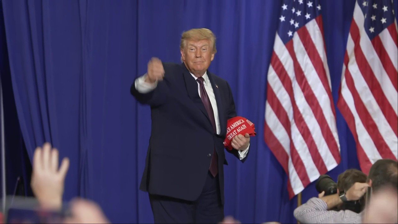 Trump tosses MAGA hats into cheering Ohio crowd during midterm rally