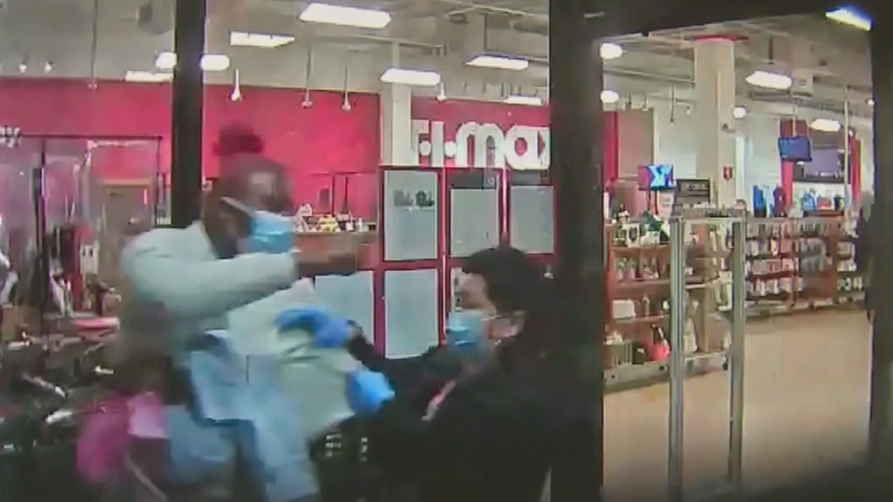 MA police searching for robbery suspect who pepper sprayed store employee