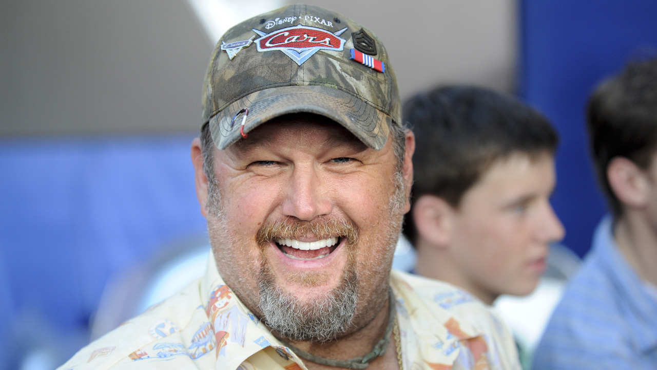 Larry the Cable Guy sues gas station