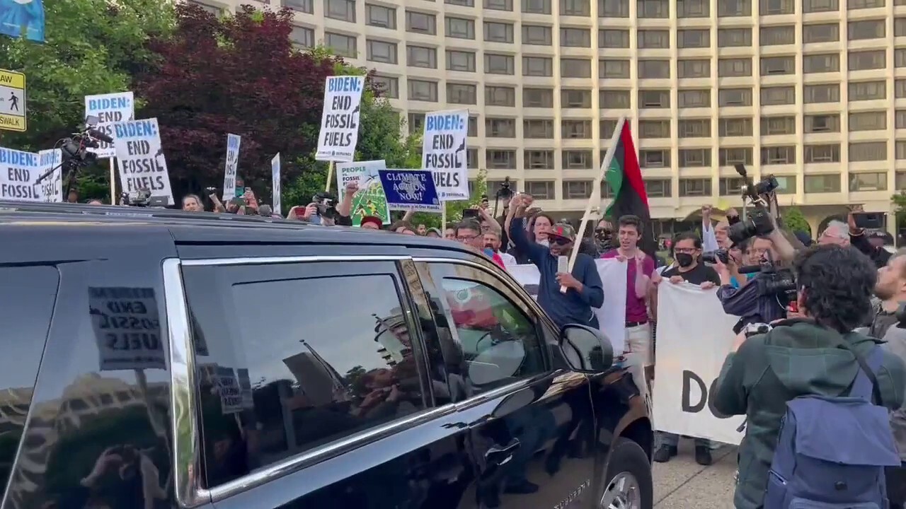 Climate protesters shout 'no more drilling' in blockade outside White House Correspondents' Dinner