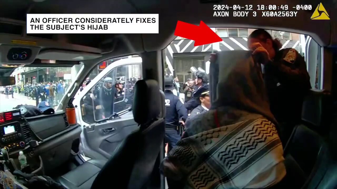 Полицията на Ню Йорк казва, че полицай не е откъснал хиджаба на анти-израелски активист по време на ареста: `Напълно невярно`