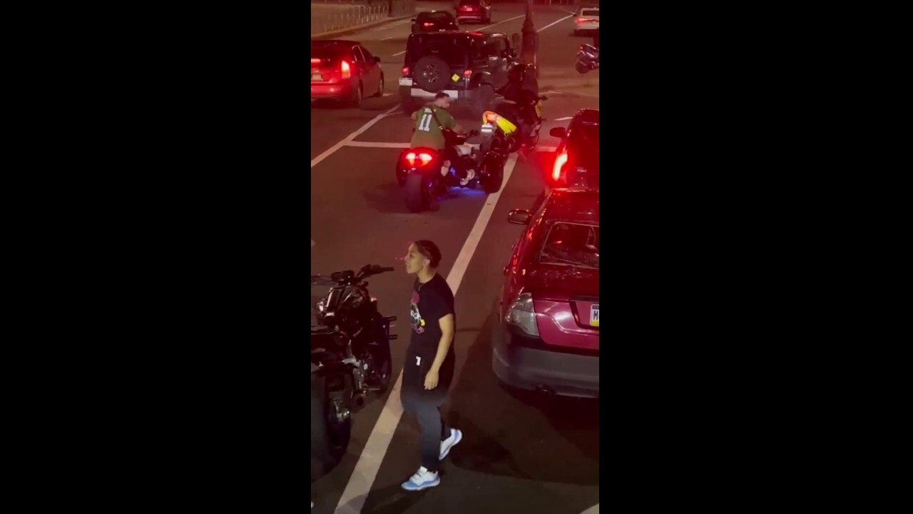 Мотоциклетист от Филаделфия обвинен че е видян във вирусно видео