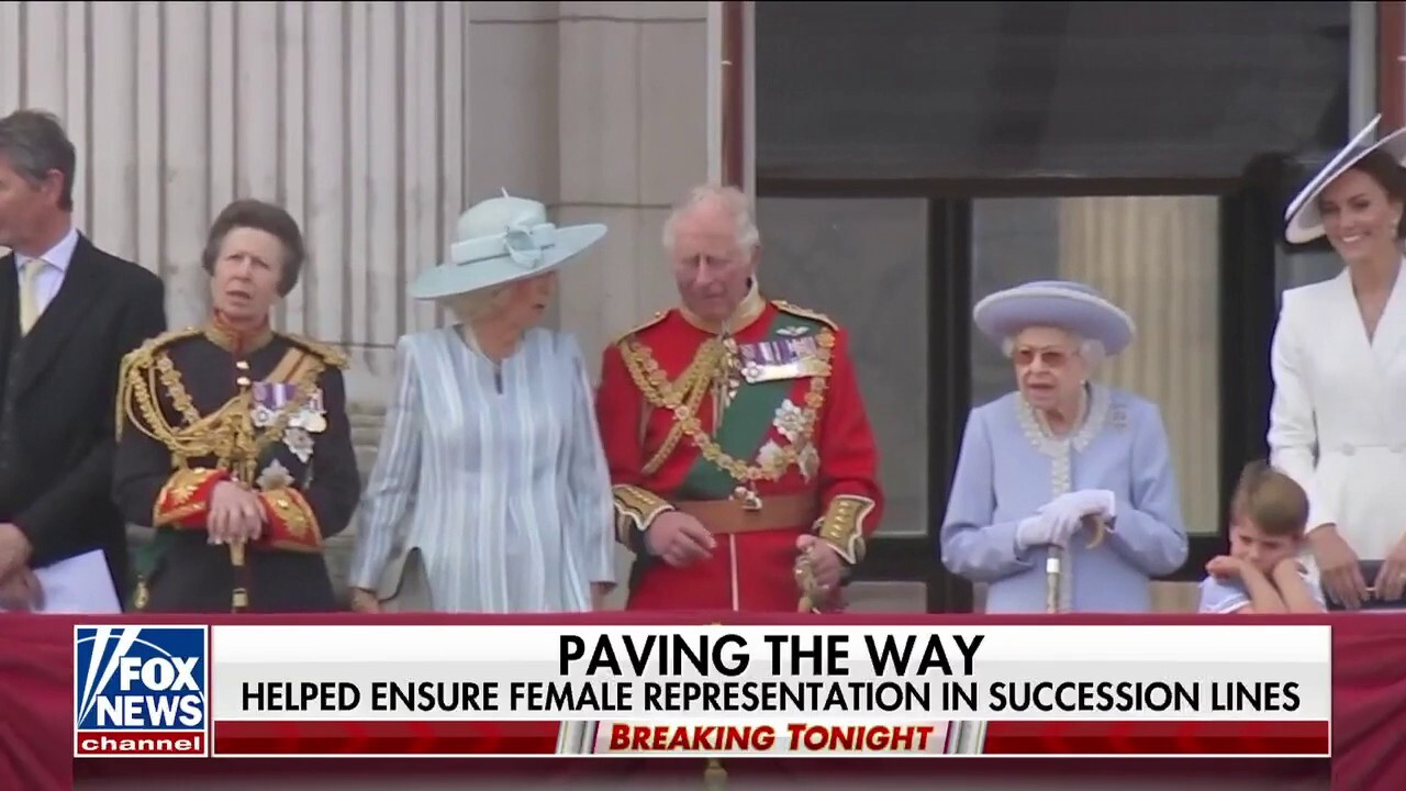 How did Queen Elizabeth II break the glass ceiling?