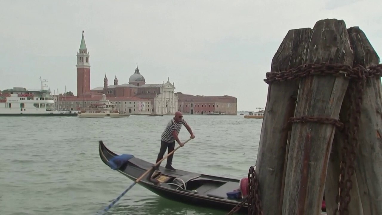 Под погледа на световните медии крехкият лагунен град Венеция стартира