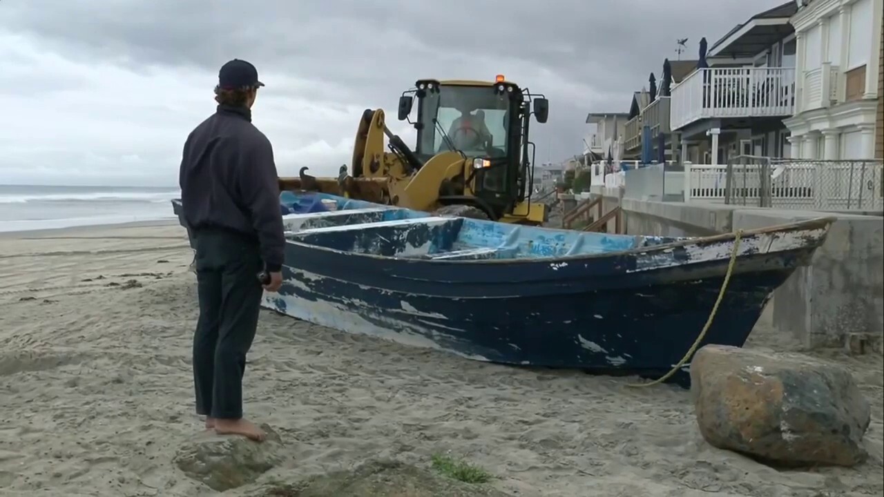 3 dead, multiple missing near San Diego after boat washes ashore