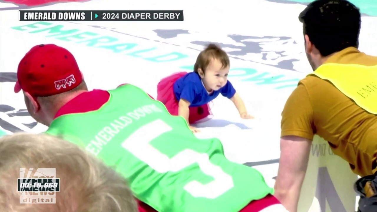 Baby crawls to victory in Emerald Downs ‘Diaper Derby’