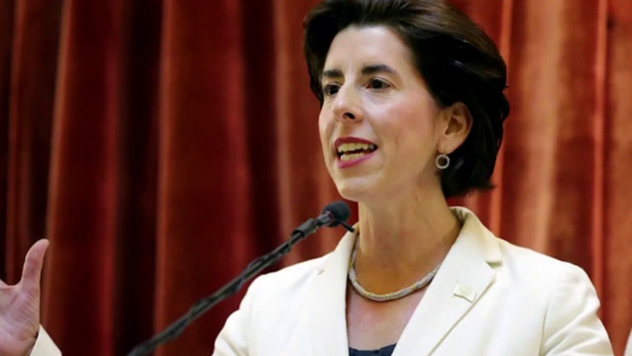 Rhode Island gov seen at wine bar after telling people to stay home