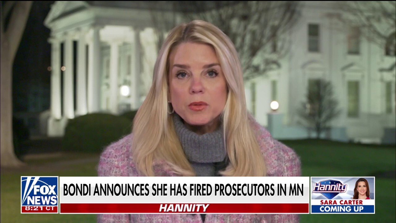 Attorney General Pam Bondi addresses the arrest of an alleged leaker of classified U.S. security details and makes an announcement about a group of allegedly anti-I.C.E. Minnesota prosecutors on ‘Hannity.’
