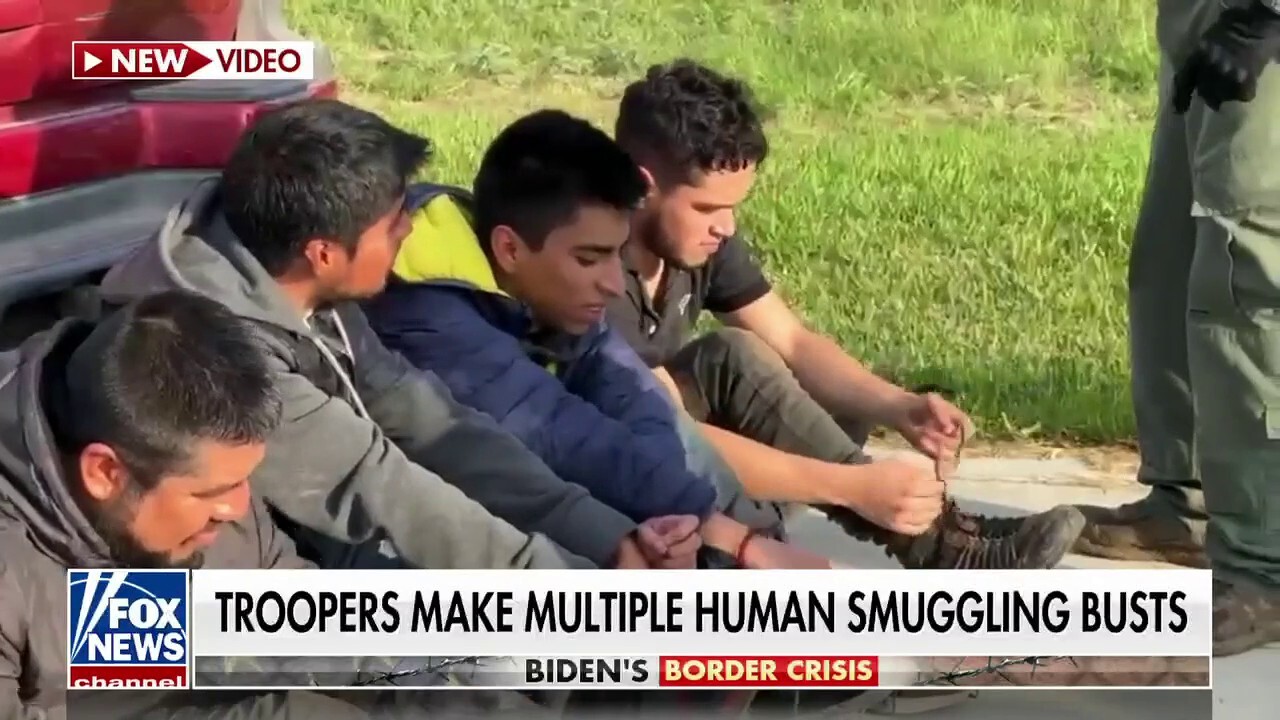Texas authorities stop smugglers, illegal immigrants in vehicle
