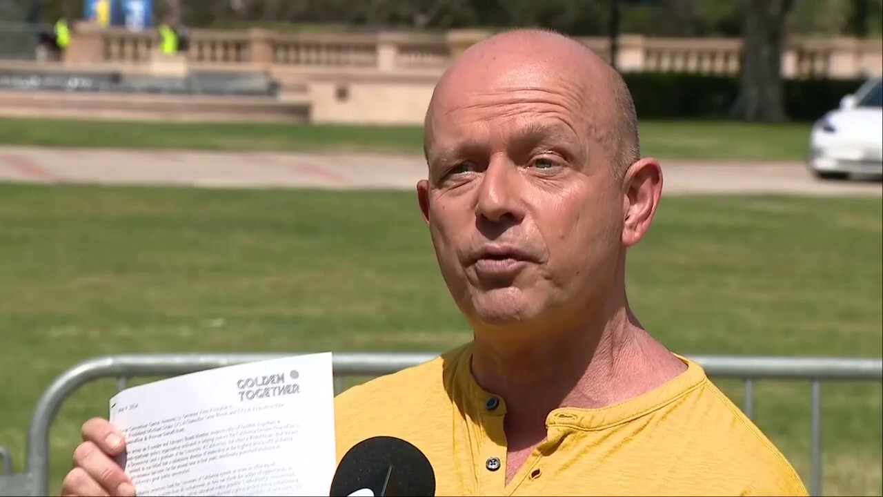 Steve Hilton argues for students' right to graduate on UCLA campus