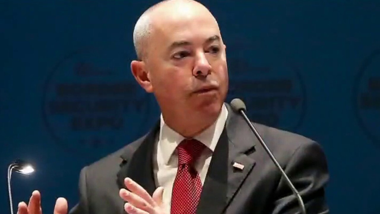 Secretary of homeland security's border trip remained closed to press