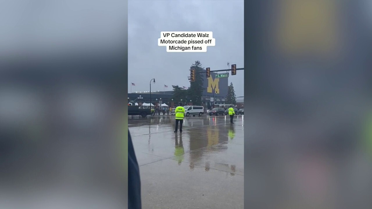 Michigan fans boo Walz' motorcade ahead of Minnesota game