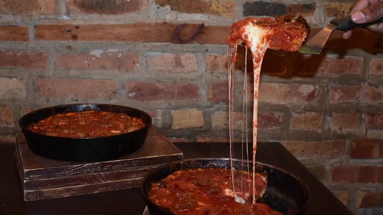 Chicago pizza joint 'feeling a crunch' after vaccine mandate goes into effect
