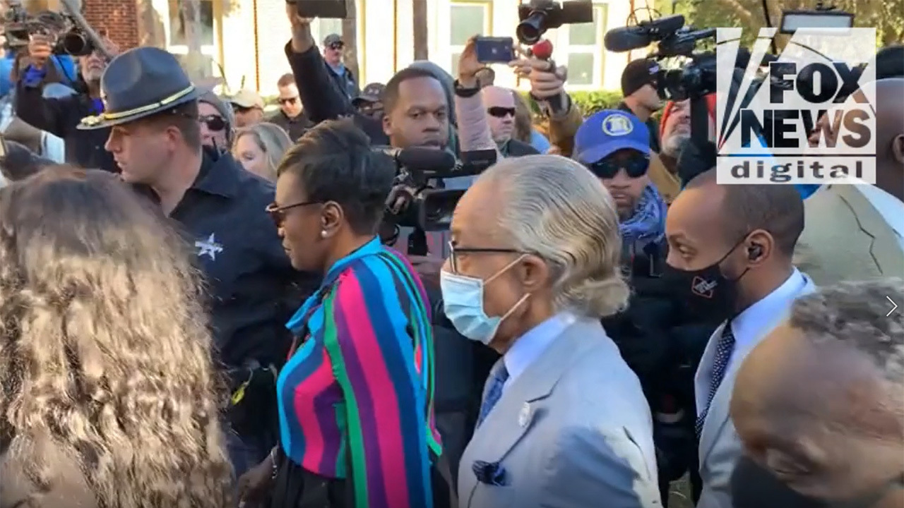 Attorney Ben Crump, Al Sharpton arrive outside Ahmaud Arbery courthouse 