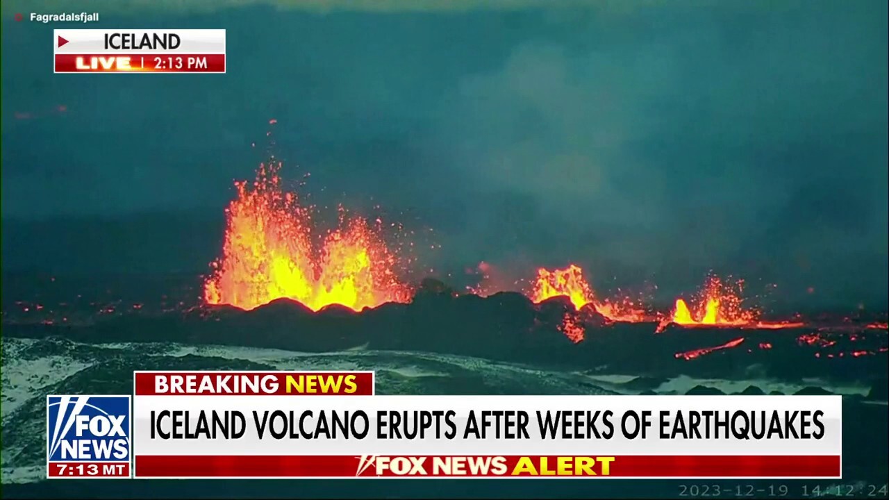 Изригване на вулкан в Исландия унищожи домове, докато президентът казва, че регионът навлиза в `обезсърчителен период на катаклизми`