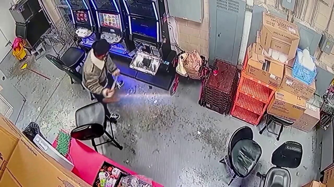 Man wanted in Georgia after smashing lottery machine, stealing cash