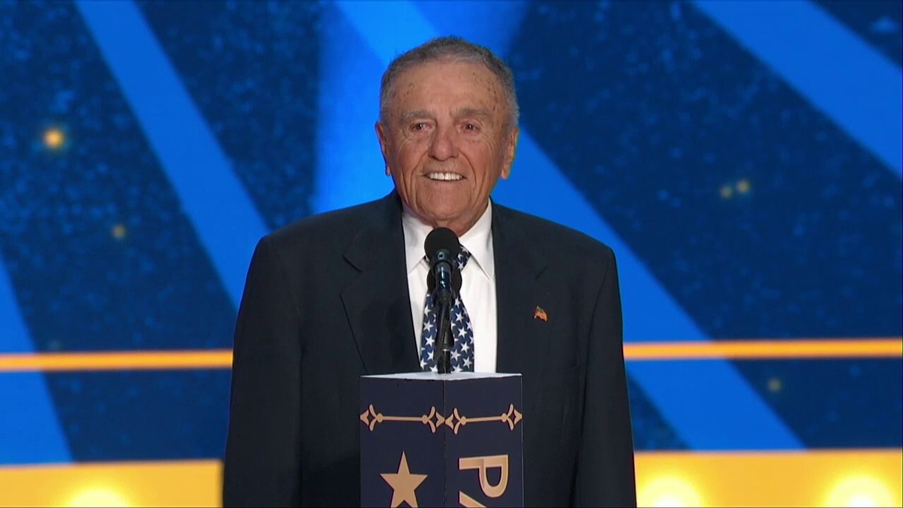 World War II veteran shares message of hope at Patriot Awards: America will 'break this badness'