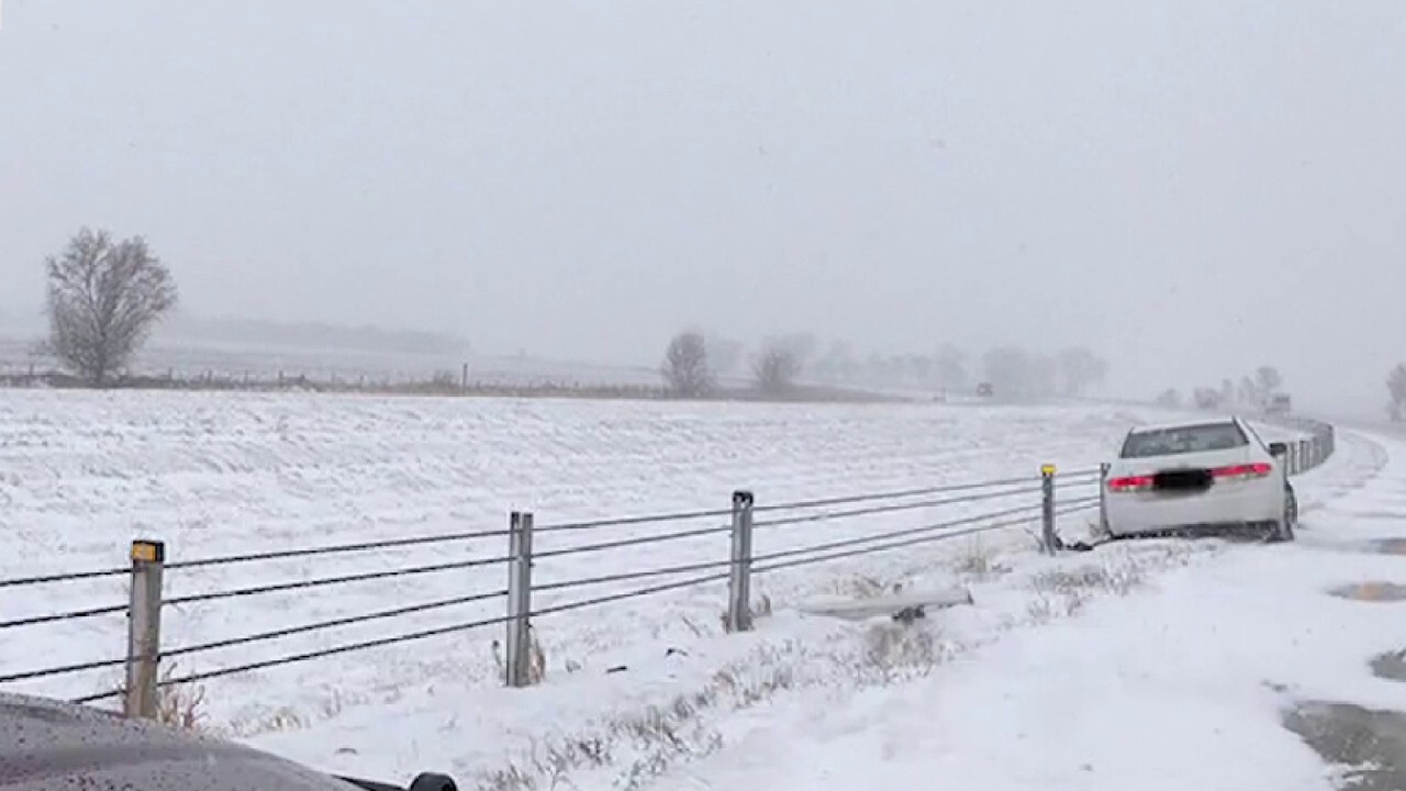 Powerful winter storm blankets Midwest with snow