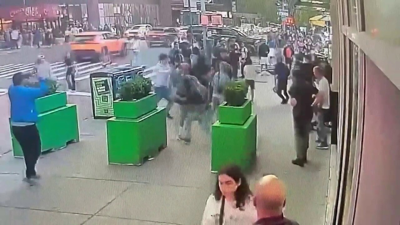 Teen migrants attack NYPD officers in Times Square