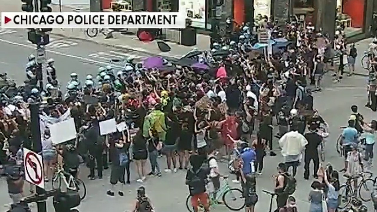 17 police offers injured during violent Chicago protests