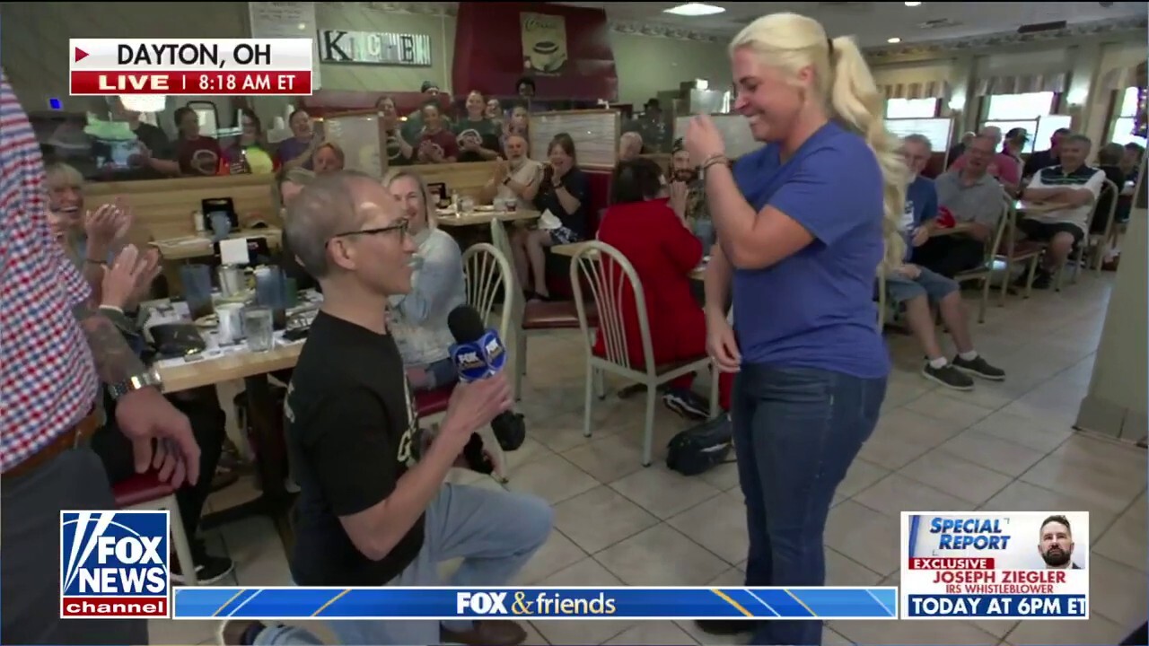 Couple gets engaged live on 'Fox & Friends'