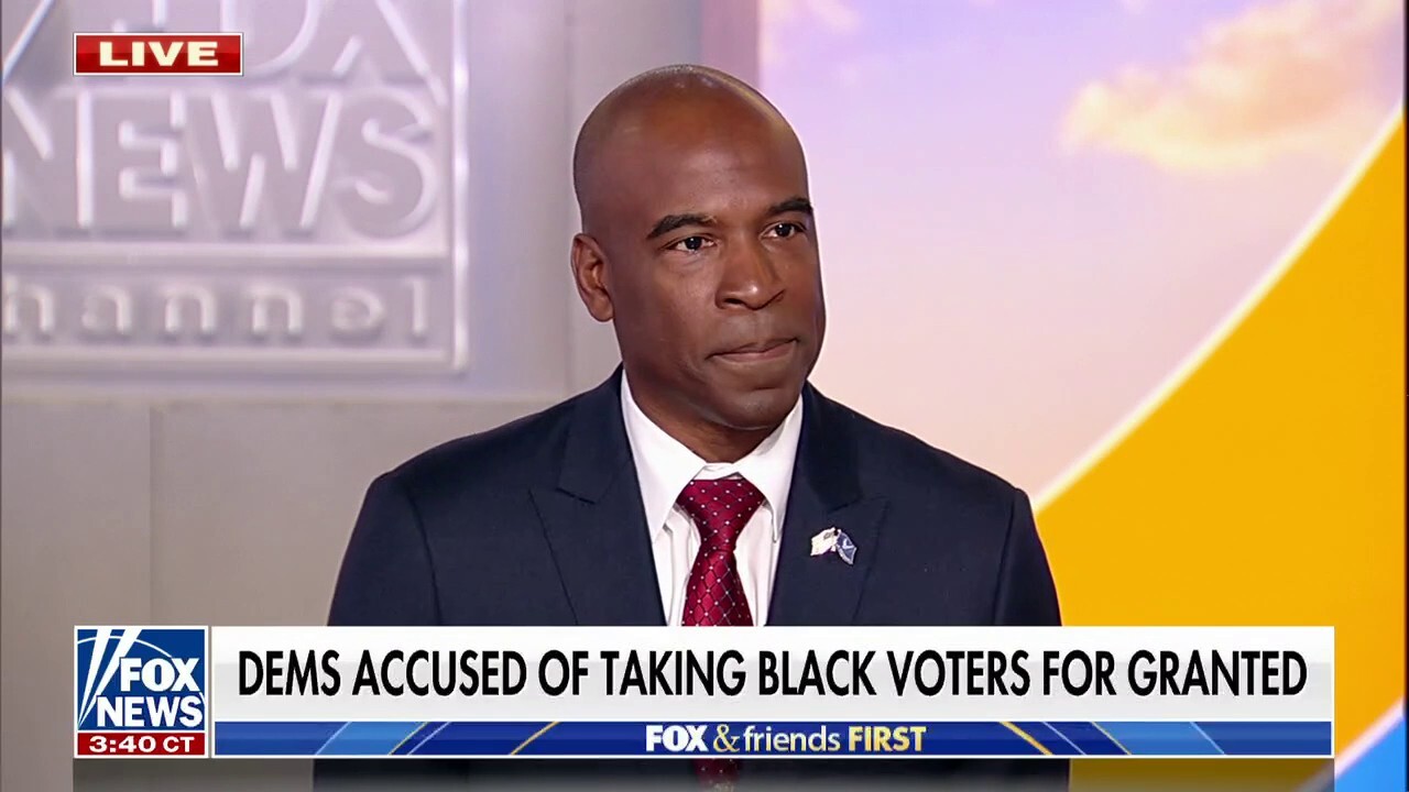 Kelvin King touts Charlamagne tha God for 'pointing out the hypocrisy of the Democratic Party'