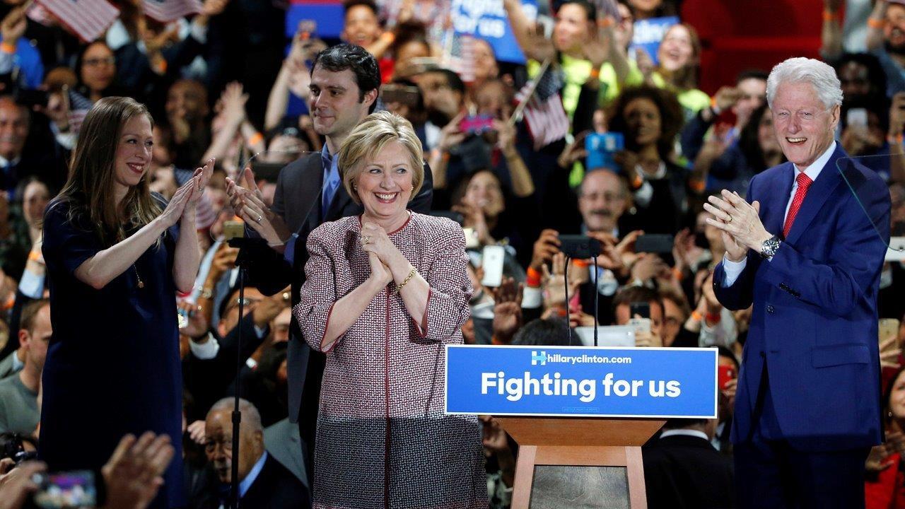 Bill and Hillary Clinton Two desks in the Oval Office? Latest News