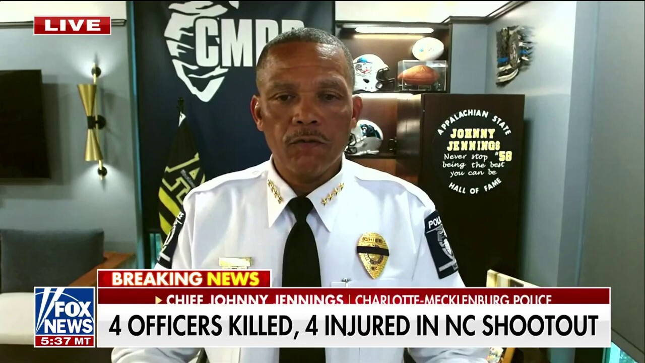 Началникът на полицията в Шарлот се разпада, като си спомня за 4 убити полицаи, казва, че заподозреният е имал „обширно“ криминално минало