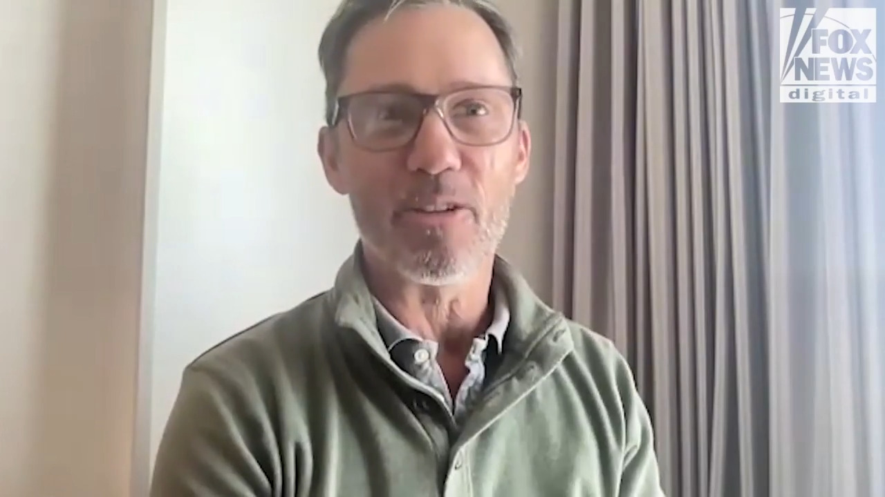 Jeffrey Donovan finds it ‘less challenging’ to raise kids in Colorado